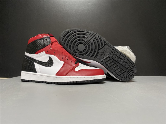 Jordan1 Retro Satin Snake Chicago CD0461-601
