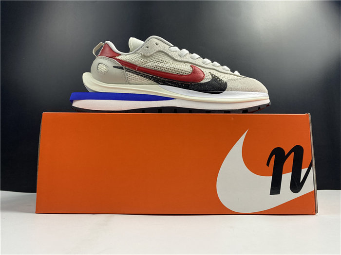Nike Vaporwaffle sacai Sport Fuchsia Game Royal CV1363-100