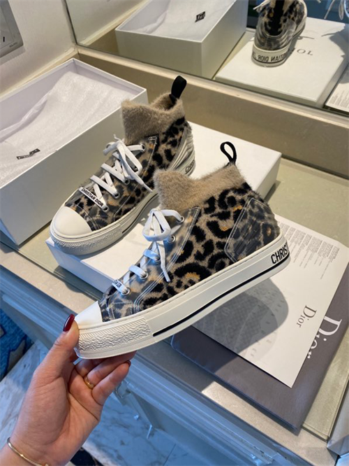 DR Sneaker