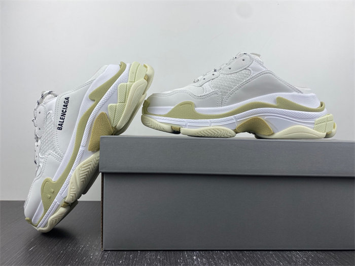 BALENCIAGA TRIPLE S 755686 W3SM2 9097