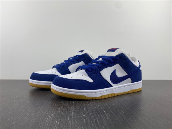 Nike SB Dunk Low “Los Angeles Dodgers” DO9395-400