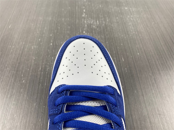 Nike SB Dunk Low “Los Angeles Dodgers” DO9395-400
