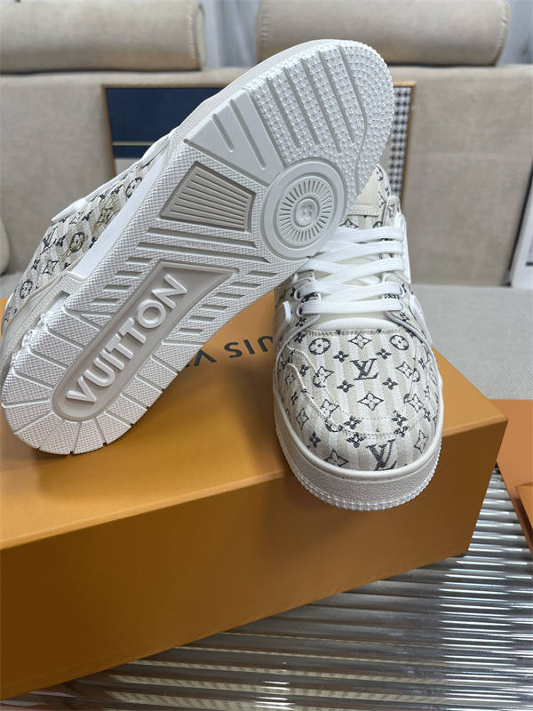 LV004