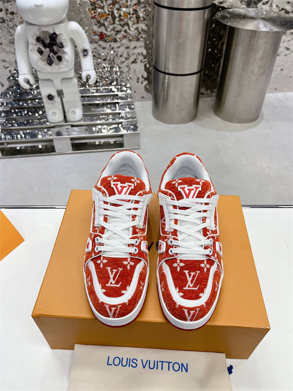 LV025
