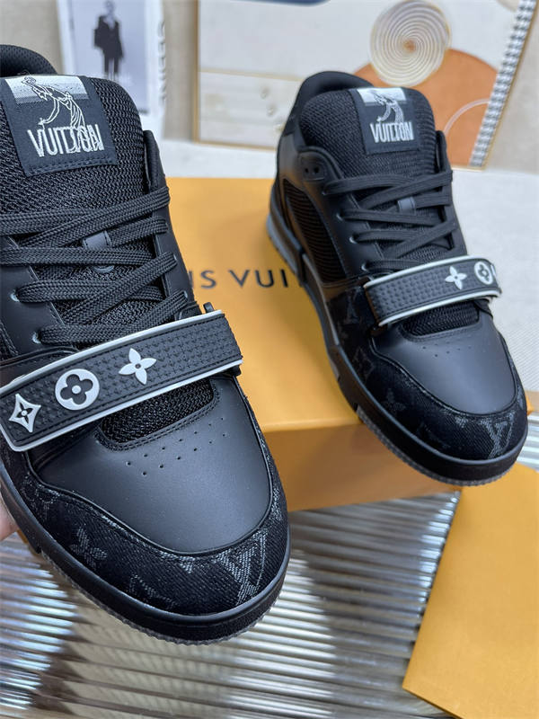 LV044