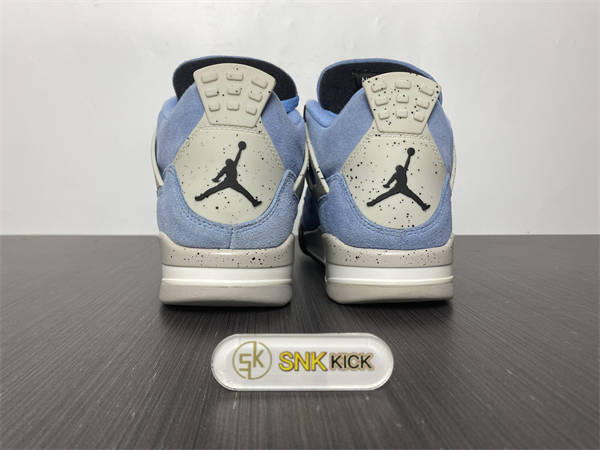 Jordan 4 Retro University Blue CT8527-400
