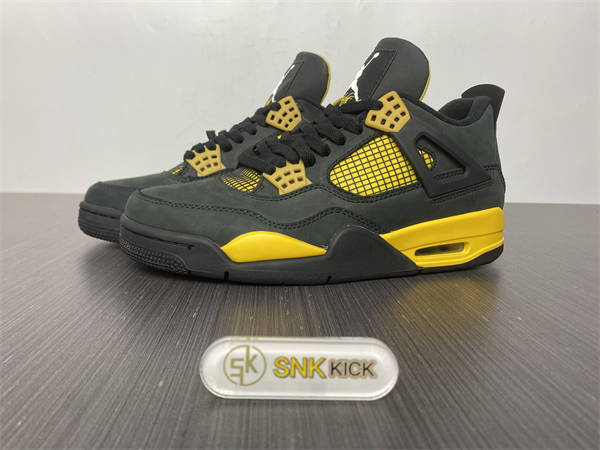 Jordan 4 Retro Thunder DH6927-017