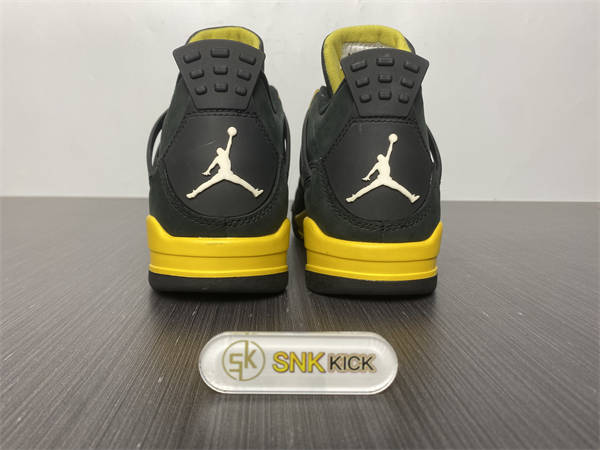 Jordan 4 Retro Thunder DH6927-017