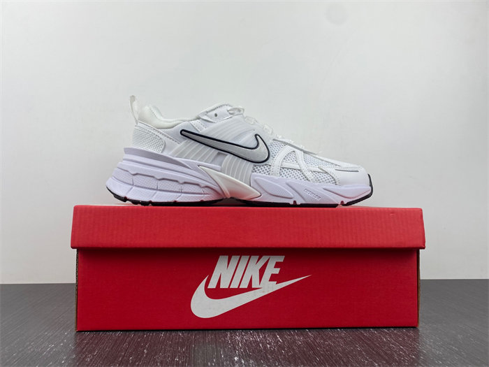 Nike V2K Run Summit White Metallic Silver FD0736-102