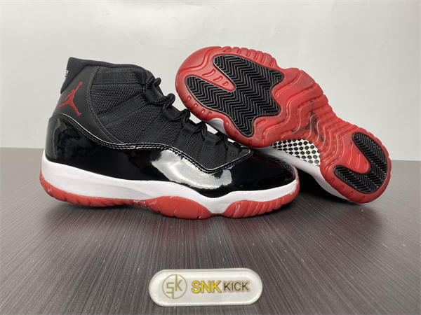 Jordan 11 RetroPlayoffs Bred (2019)  378037-061
