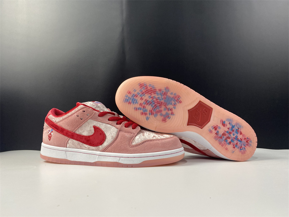 Nike SB Dunk LowStrangeLove Skateboards (Special Box)  CT2552-800