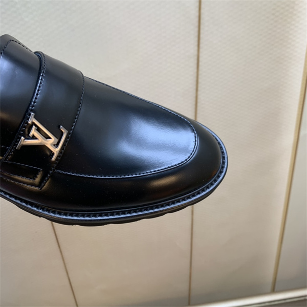 Lv Loafer 007