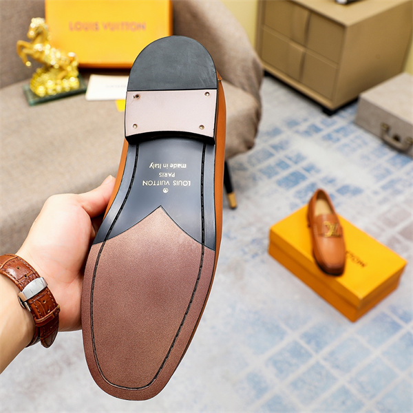 Lv Loafer 015
