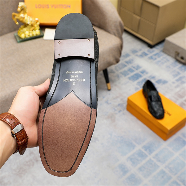 Lv Loafer 016