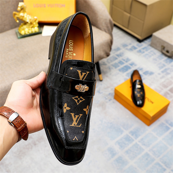 Lv Loafer 033