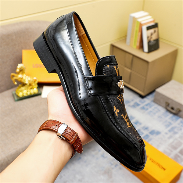 Lv Loafer 033