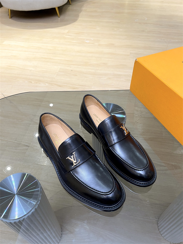 Lv Loafer 044
