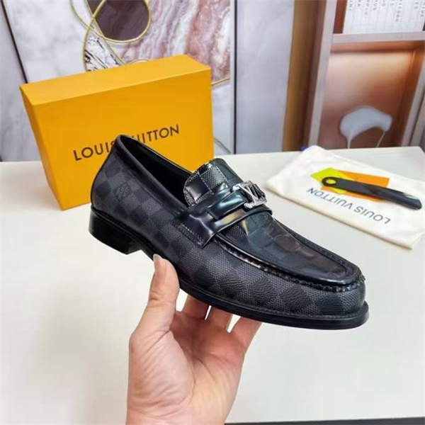 Lv Loafer 048