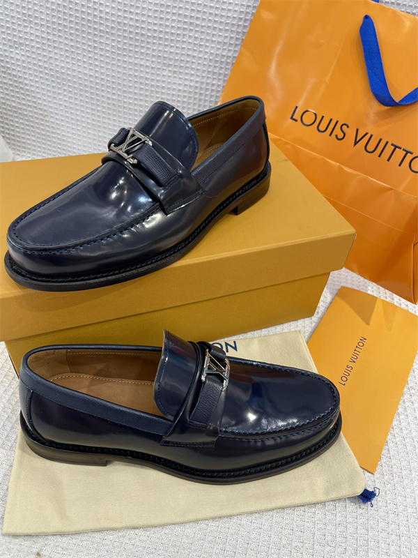 Lv Loafer 050