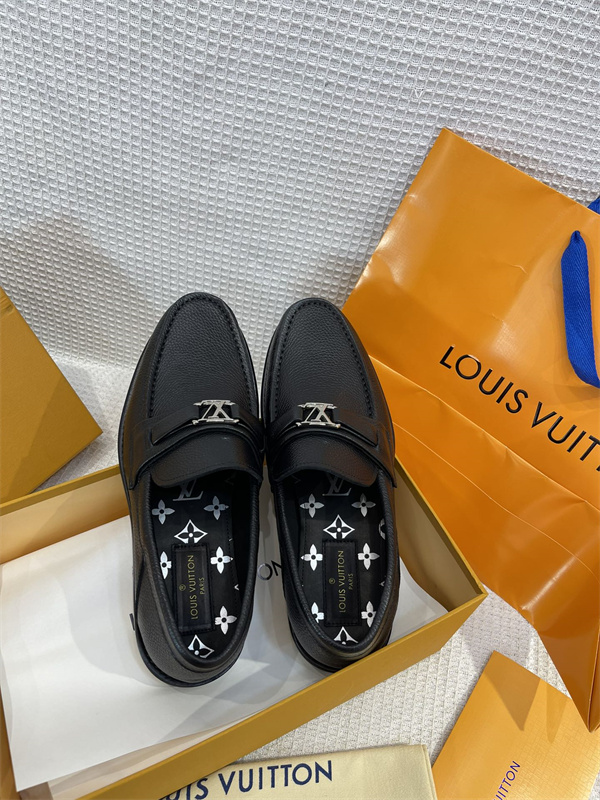 Lv Loafer 053