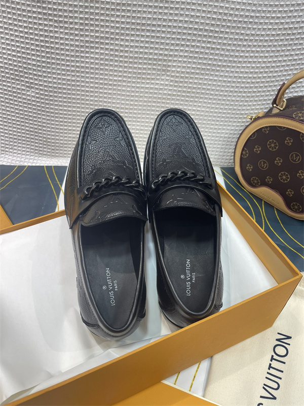 Lv Loafer 054