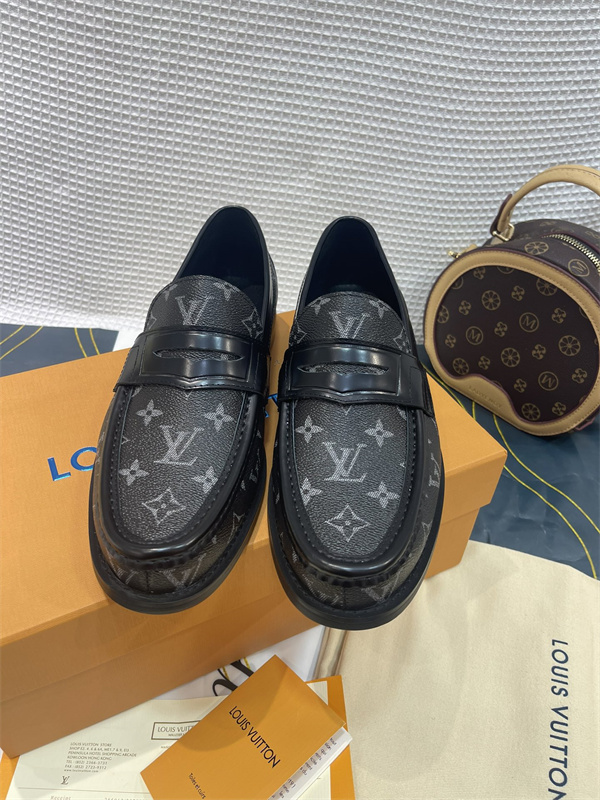 Lv Loafer 055