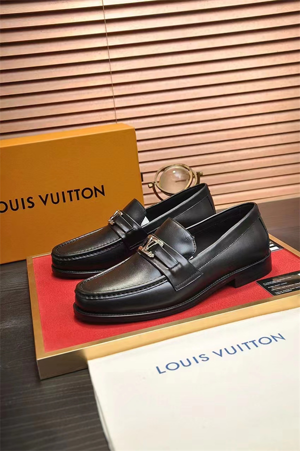 Lv Loafer 058