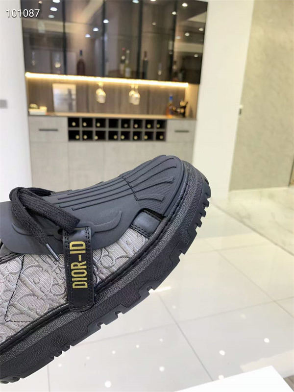 Dr Sneaker