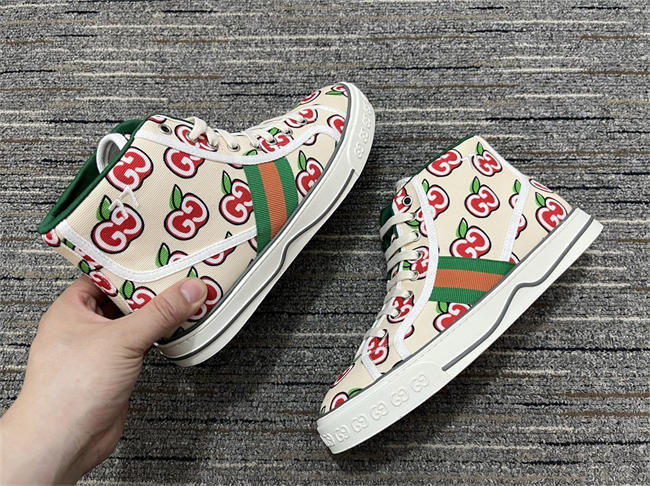 Gucci High Top Sneaker 27