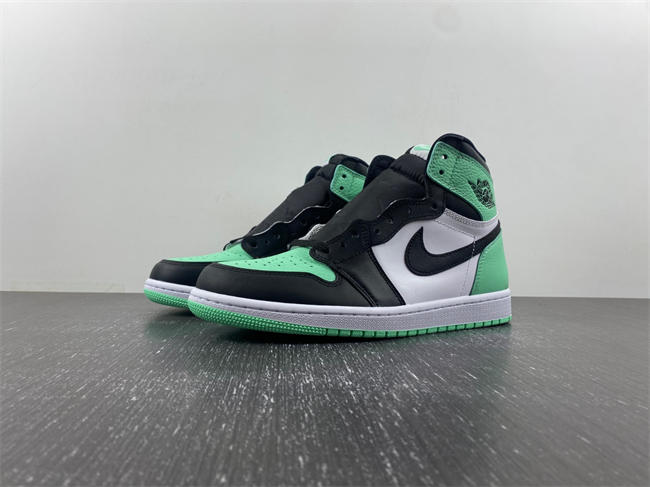 Air Jordan 1 High OG “Green Glow”  DZ5485-130