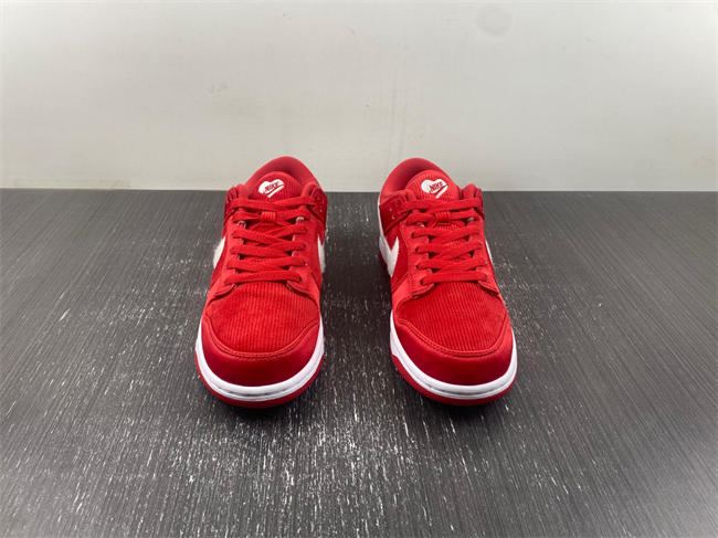 Nike Dunk Low GS “Valentine