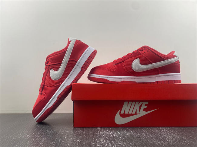 Nike Dunk Low GS “Valentine
