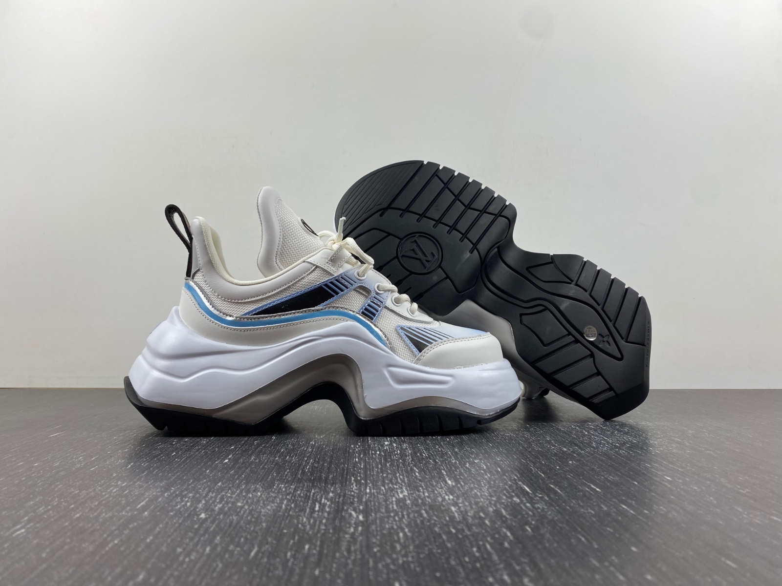1 Vuitton Archlight Sneakers LV 2