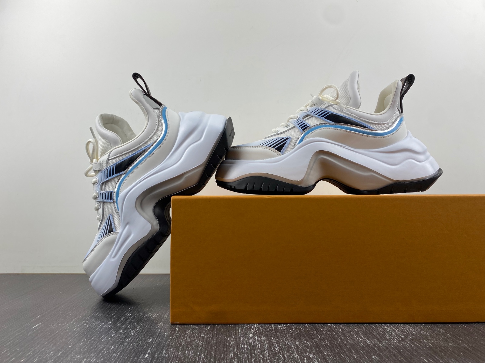 1 Vuitton Archlight Sneakers LV 2
