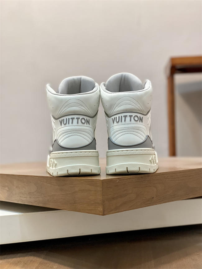 Lv Trainer Sneaker 10