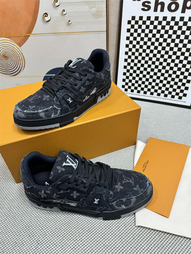 Lv Trainer Sneaker 17