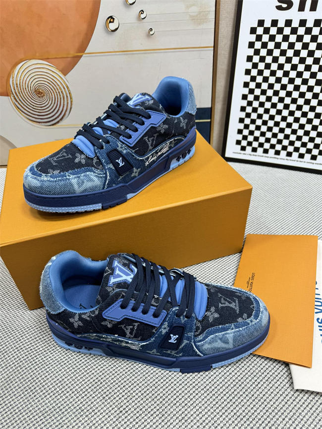 Lv Trainer Sneaker 18