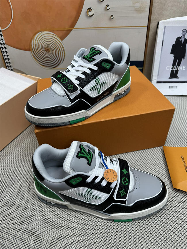 Lv Trainer Sneaker 23
