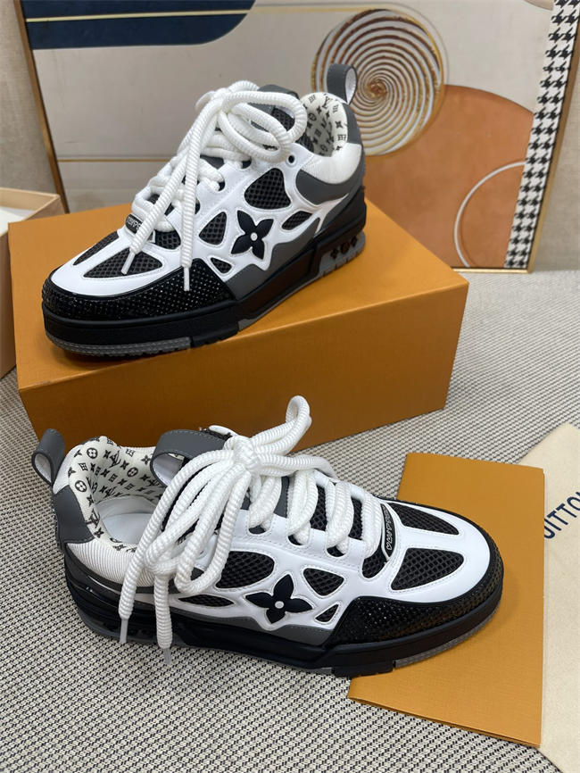 Lv Trainer Sneaker 32