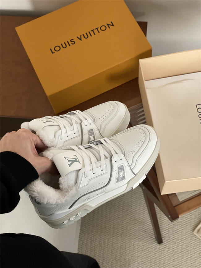 Lv Trainer Sneaker 37