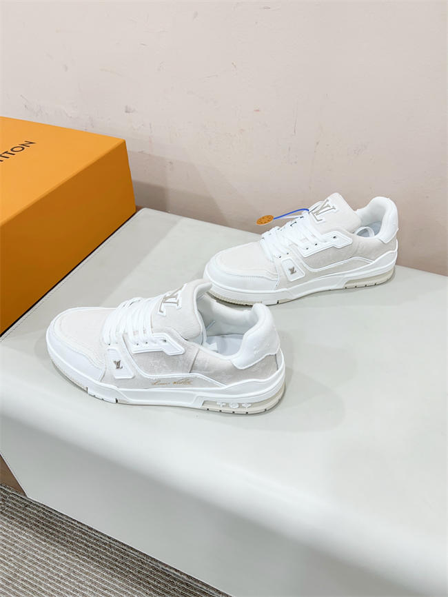 Lv Trainer Sneaker 45