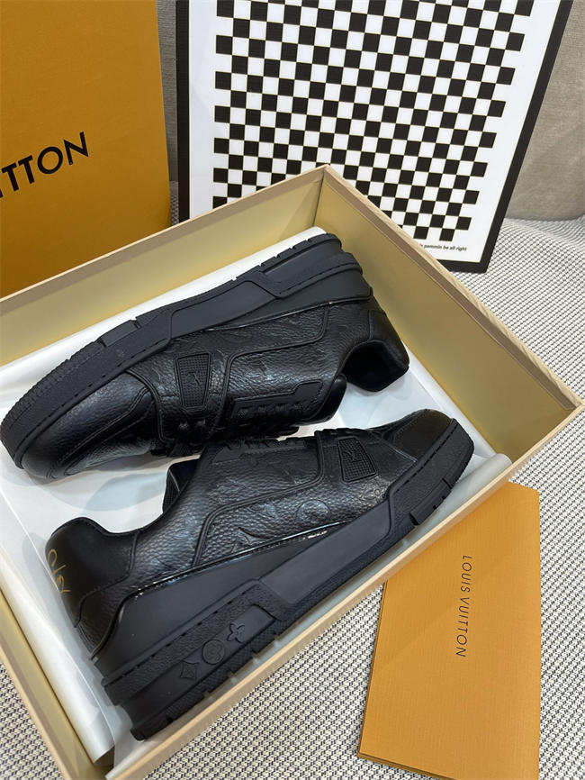 Lv Trainer Sneaker 90