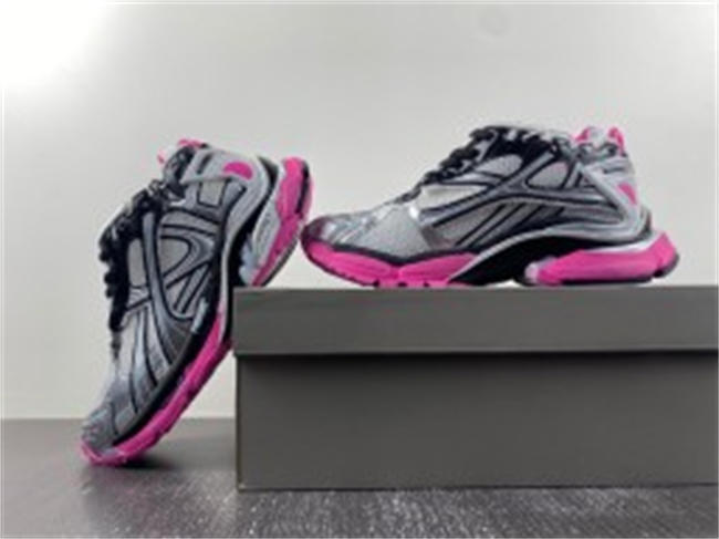 Balenciaga 7.5  772774-W3RBW-9155