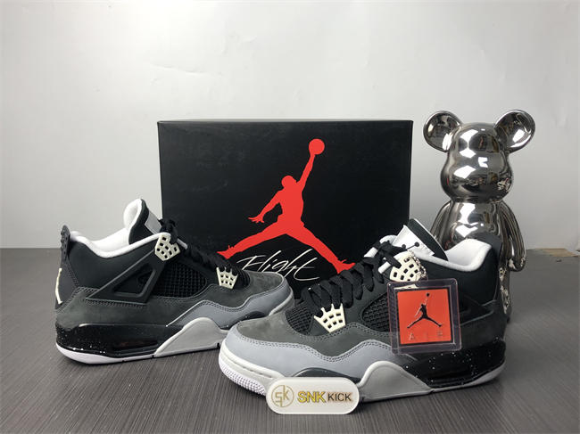 AIR JORDAN 4 RETRO 