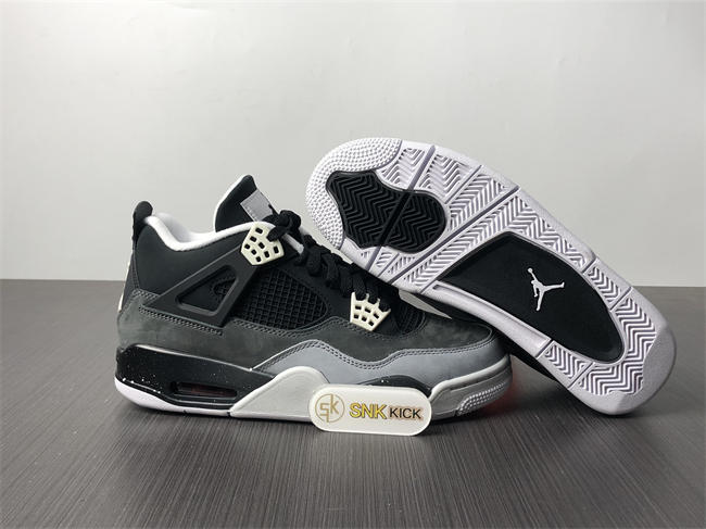 AIR JORDAN 4 RETRO 