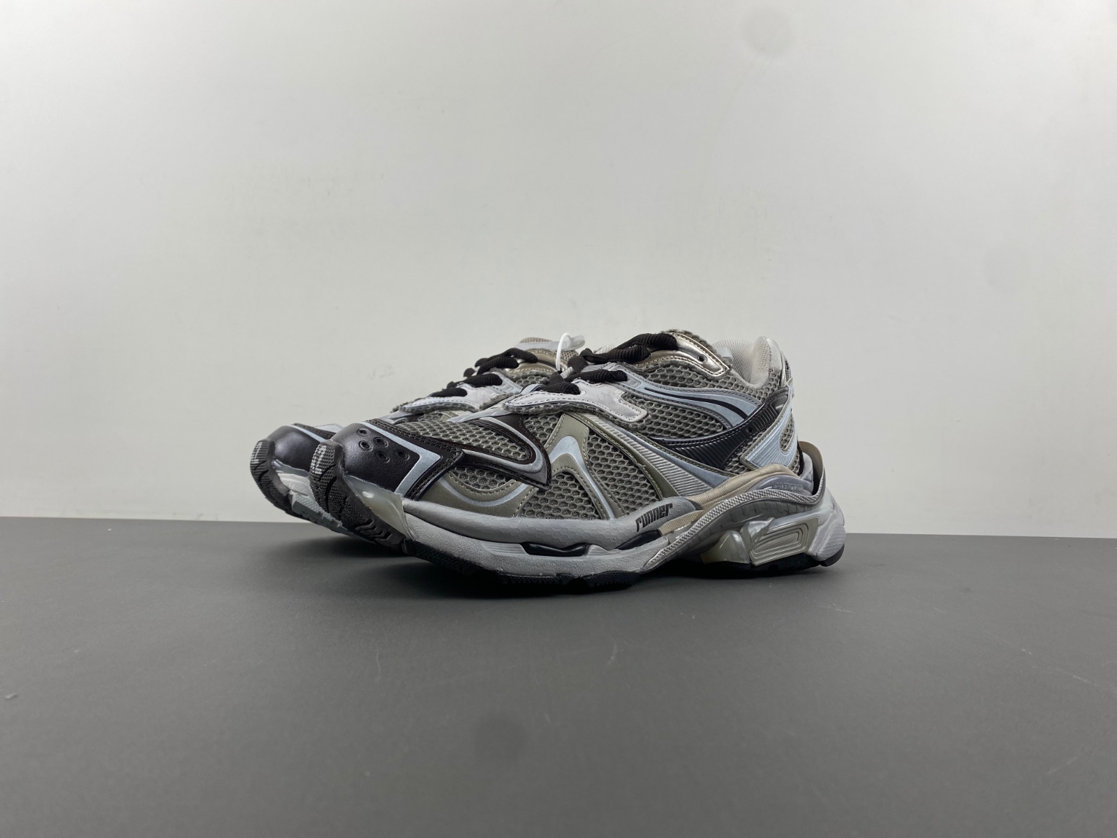 Balenciaga 7.5  779066-W3RBXP-2000 (2nd Option)