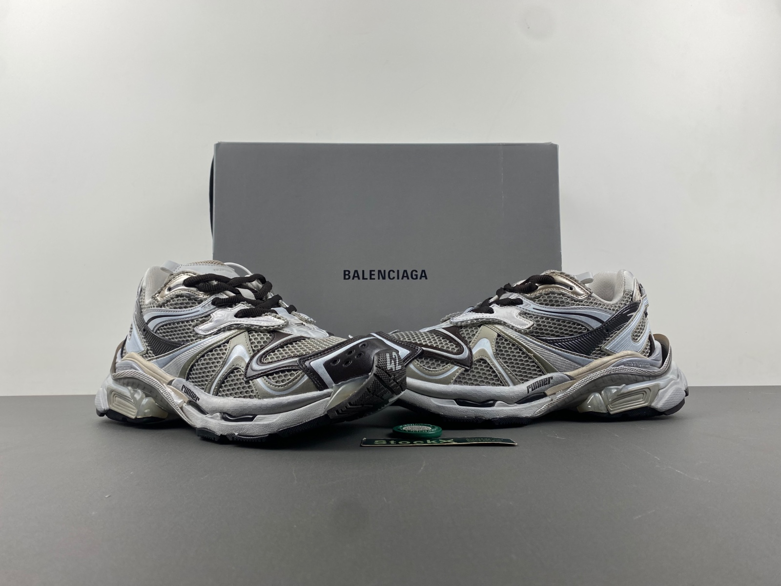 Balenciaga 7.5  779066-W3RBXP-2000 (2nd Option)