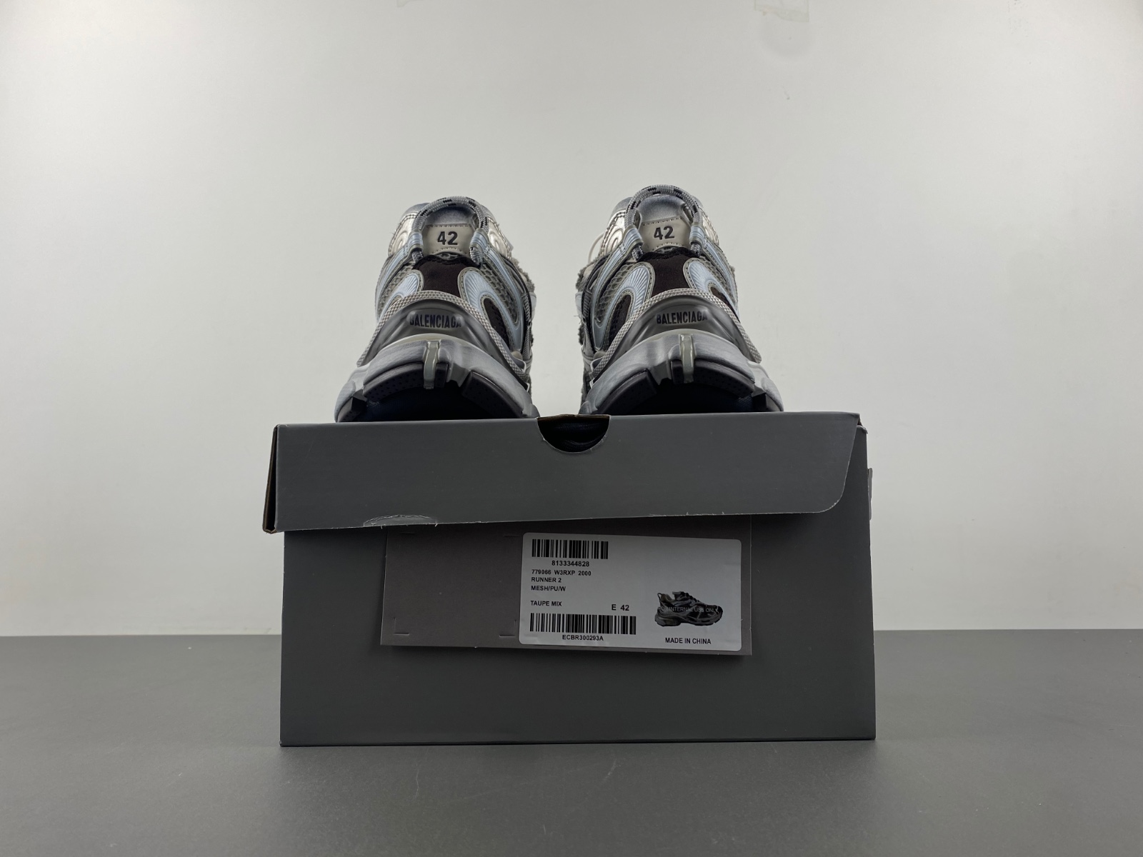 Balenciaga 7.5  779066-W3RBXP-2000 (2nd Option)