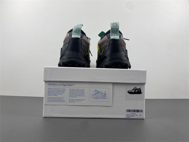 Off-White c/o Virgil Abloh