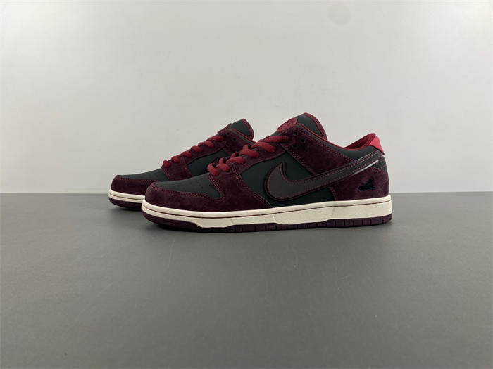 Riot Skateshop x Nike SB Dunk Low 1